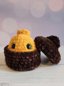 Video Tutorial to Crochet Squishy Glitter-Eyed Dumpling in A Lid Brown Basket Plush